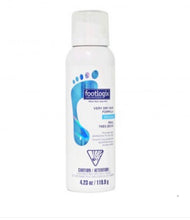 Load image into Gallery viewer, Footlogix very dry skin foot cream mousse formula with Dermal Infusion Technology® is proven to moisturize and restore very dry skin. It contains Urea to hydrate skin prone to dryness. It is Ideal for seniors and people with Diabetes.
