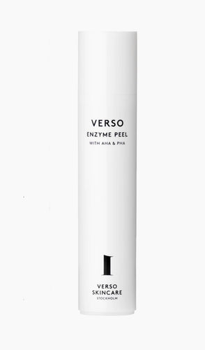 A BRIGHTENING AND REJUVENATING EXFOLIATOR WITH AHA & PHA Verso Enzyme Peel with Alpha and Poly Hydroxy Acids is a gently exfoliating gel for a rejuvenated complexion. It removes dead skin cells, unblocks pores and accelerates cell renewal, leaving the skin smooth and radiant.